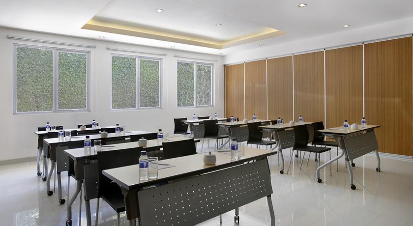 Amaris Hotel Cirebon Exteriör bild