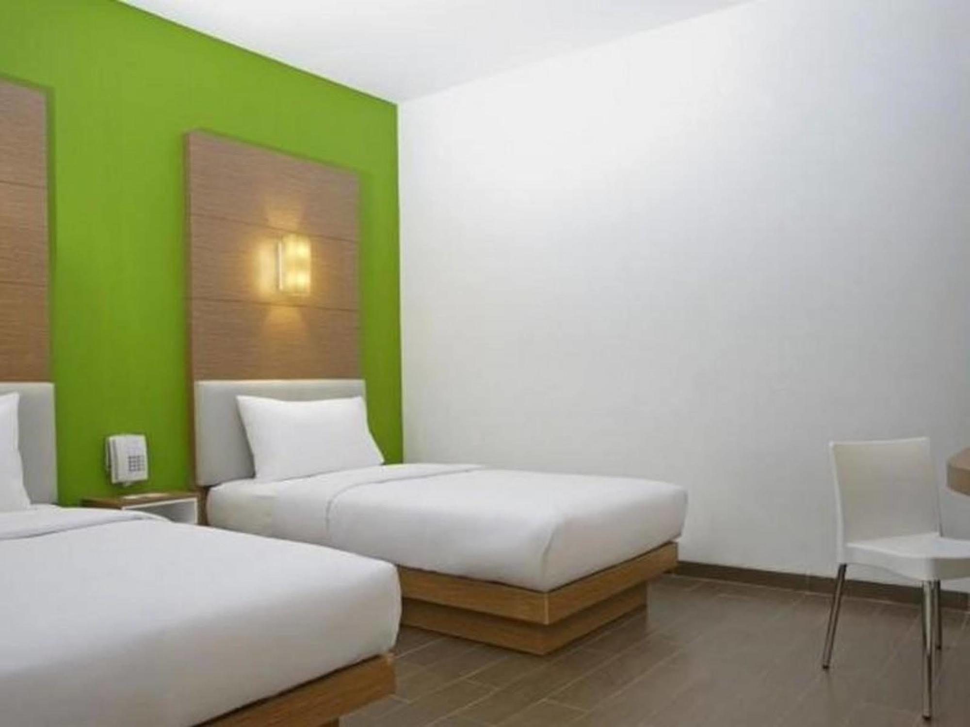 Amaris Hotel Cirebon Exteriör bild